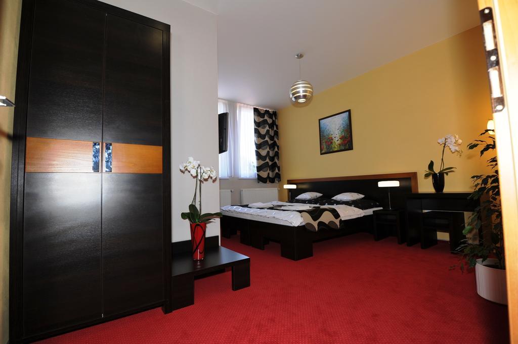 Guest House Penzion Fortuna تفردوشين المظهر الخارجي الصورة